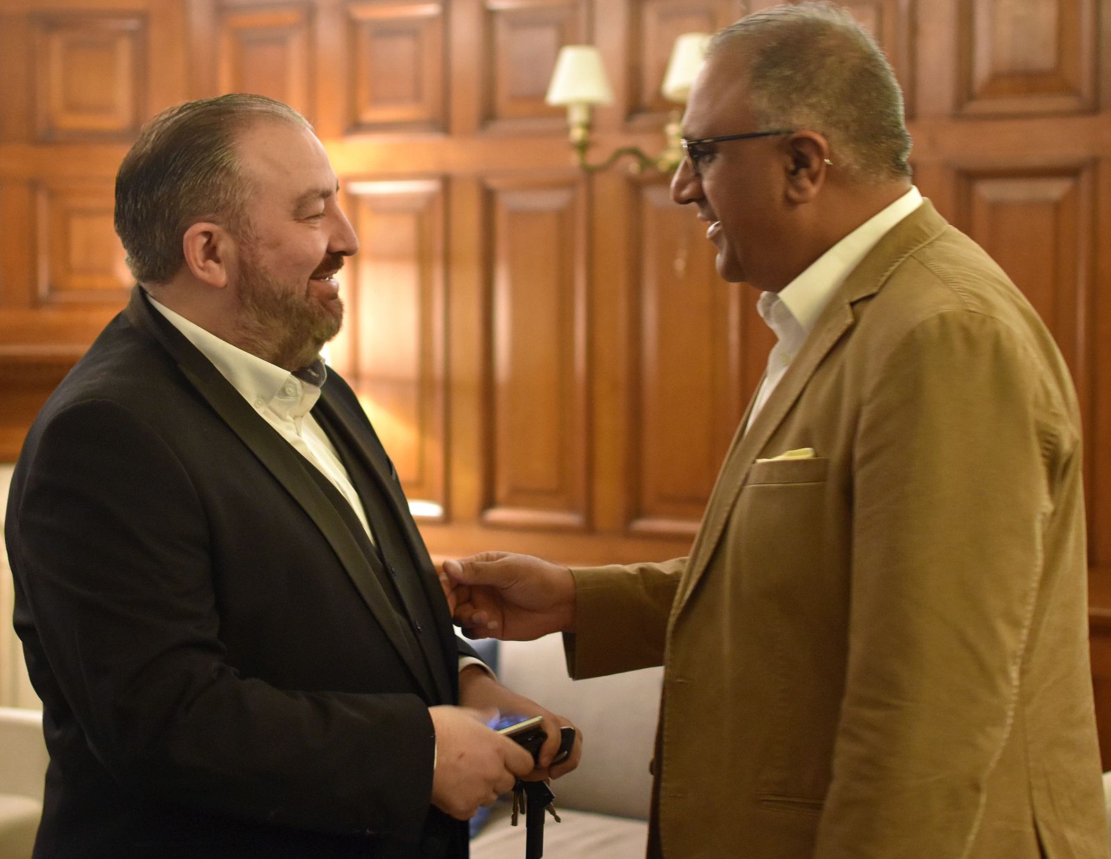 Safaraz Ali MBE shaking hands with a business contact