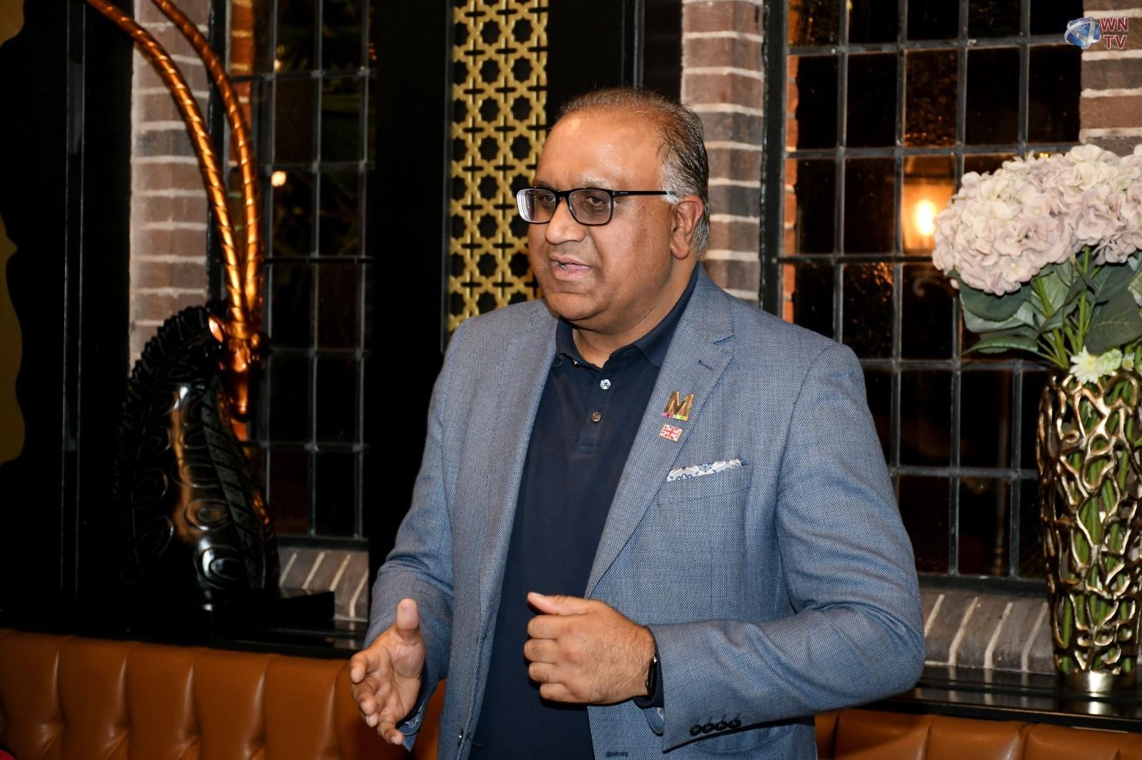 Safaraz Ali MBE speaking at a business dinner